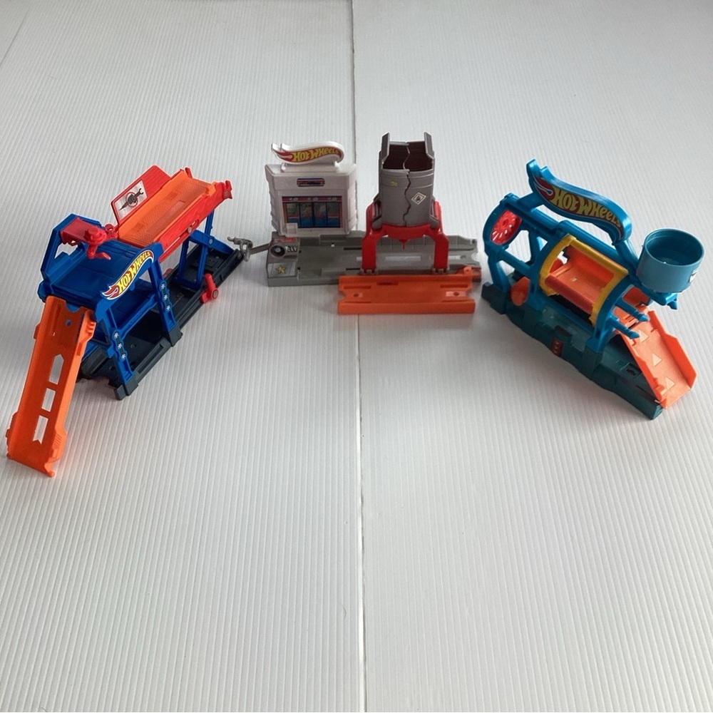 Hot wheels Playsets Turbo Jet Car Wash Blaze Blast  Robo-lift Speed Shop Mattel